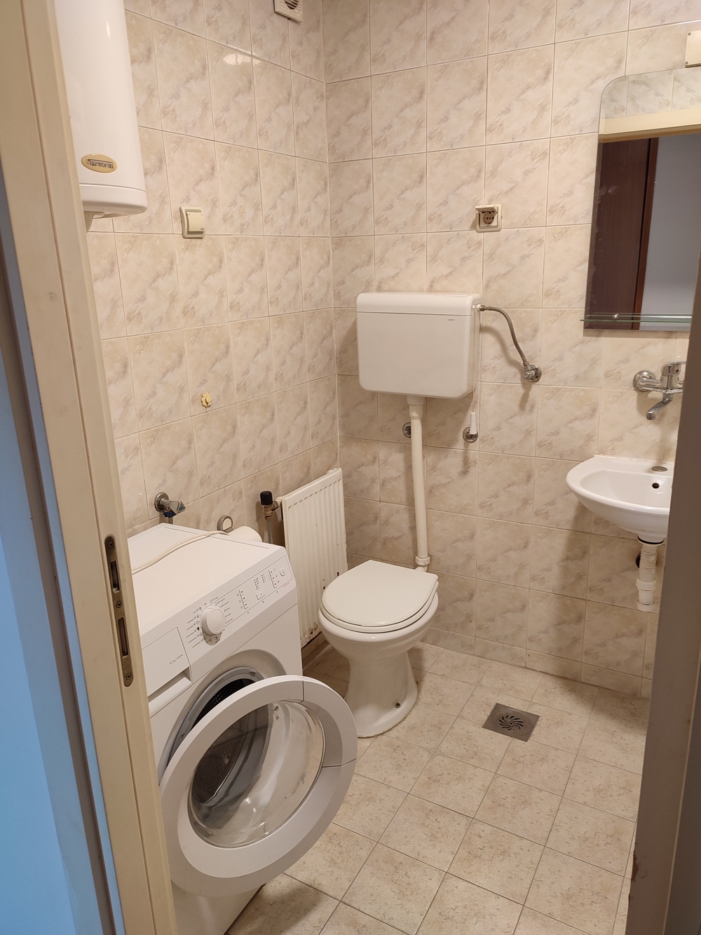 Izdajem namešten jednoiposoban stan u Novom Sadu 4