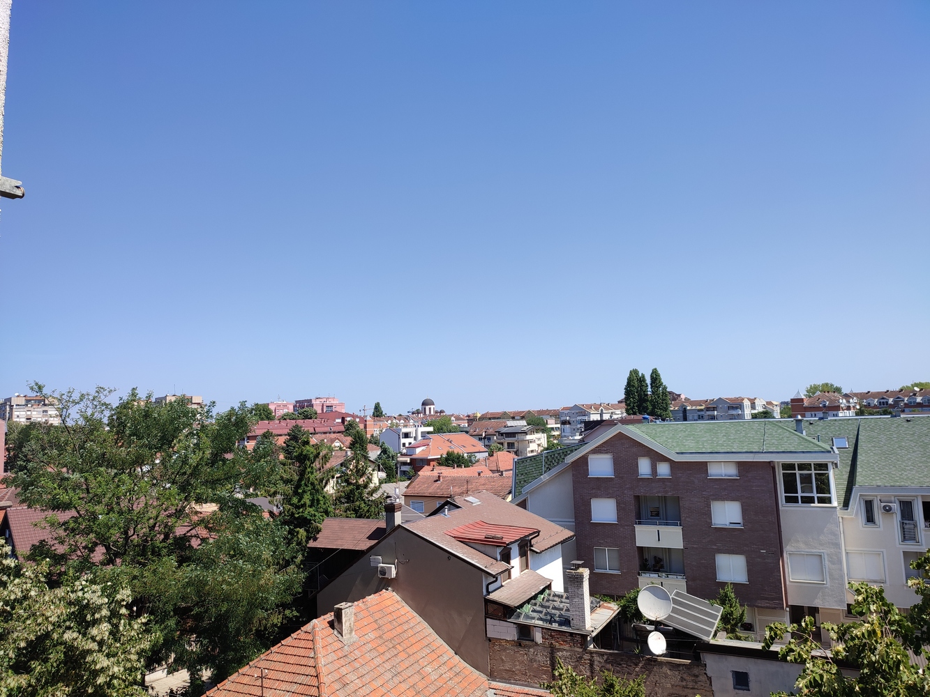 Izdajem namešten jednoiposoban stan u Novom Sadu 6