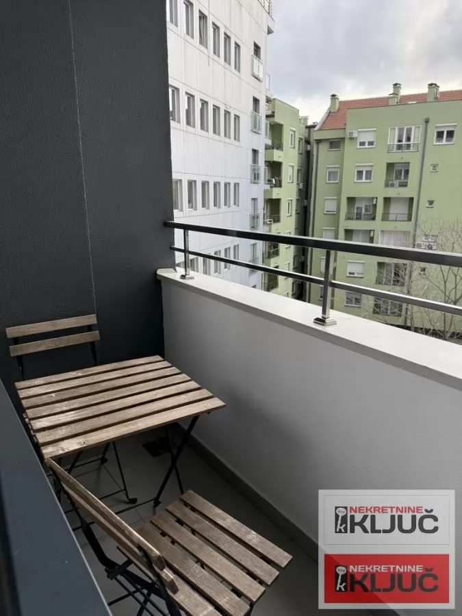 GRBAVICA IZDAJE SE JEDNOIPOSOBAN MODERNO OPREMLJEN STAN 12