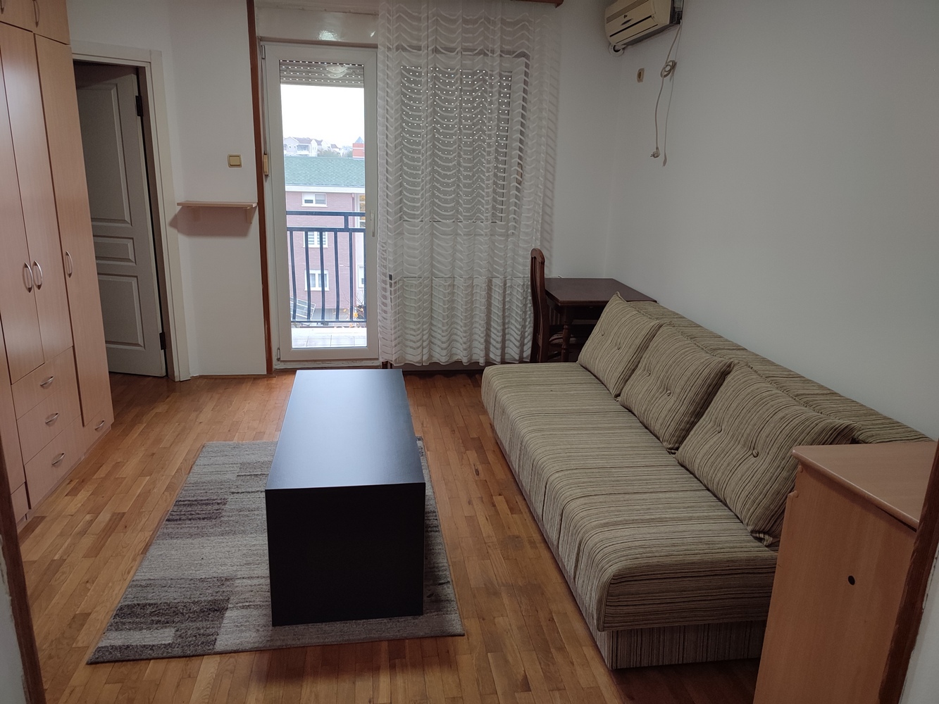 Izdajem namešten jednoiposoban stan u Novom Sadu 1