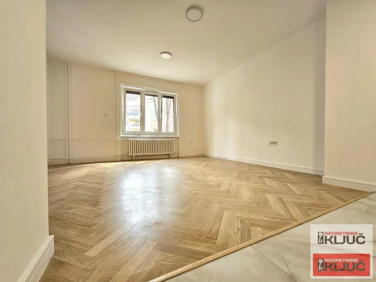 KOD IZVRŠNOG VEĆA, 112m2, Četvorosoban, Renoviran 1