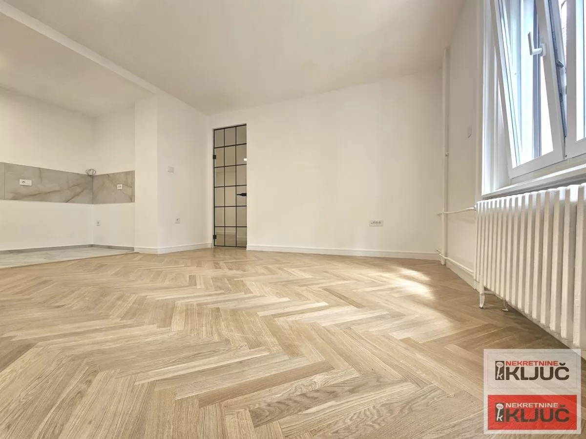 KOD IZVRŠNOG VEĆA, 112m2, Četvorosoban, Renoviran 10