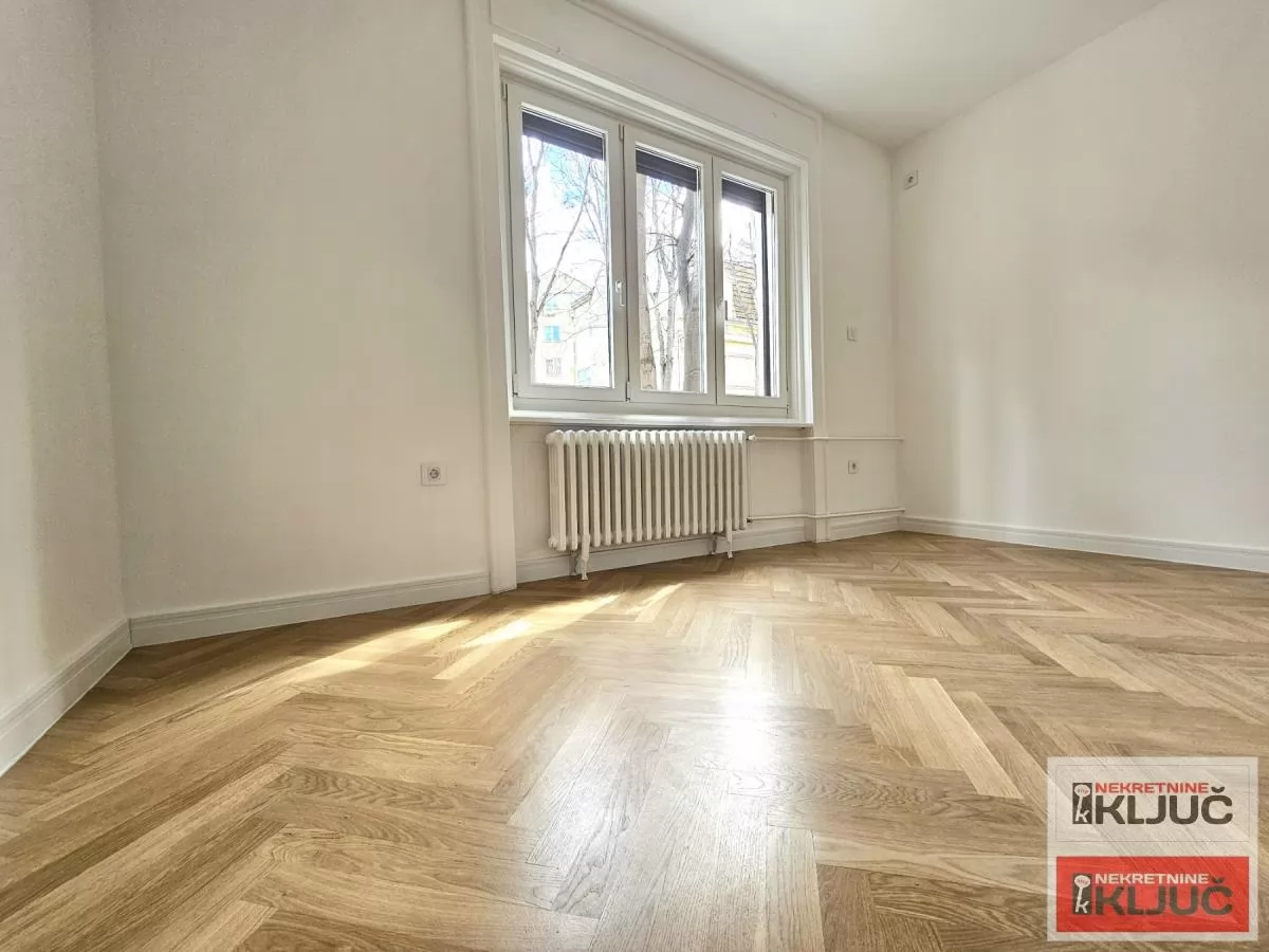 KOD IZVRŠNOG VEĆA, 112m2, Četvorosoban, Renoviran 14