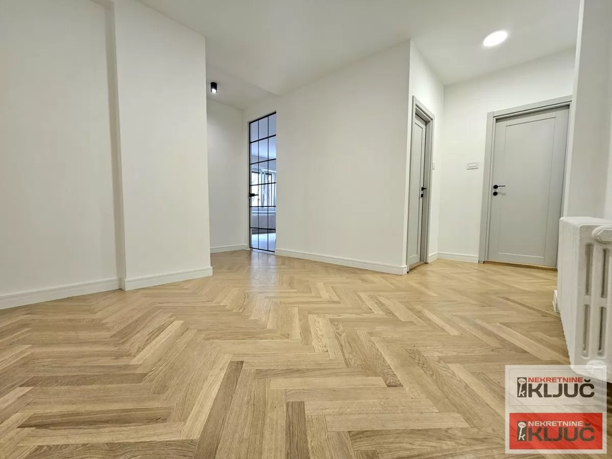 KOD IZVRŠNOG VEĆA, 112m2, Četvorosoban, Renoviran 5