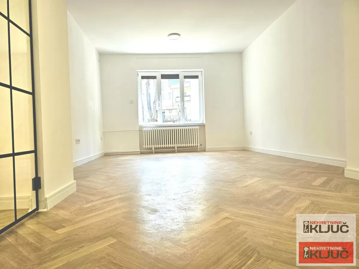 KOD IZVRŠNOG VEĆA, 75m2, Trosoban, Renoviran 1