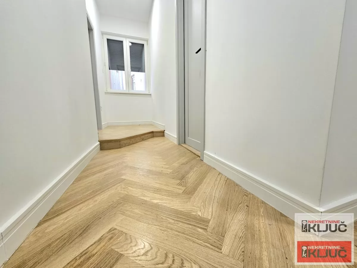 KOD IZVRŠNOG VEĆA, 75m2, Trosoban, Renoviran 12