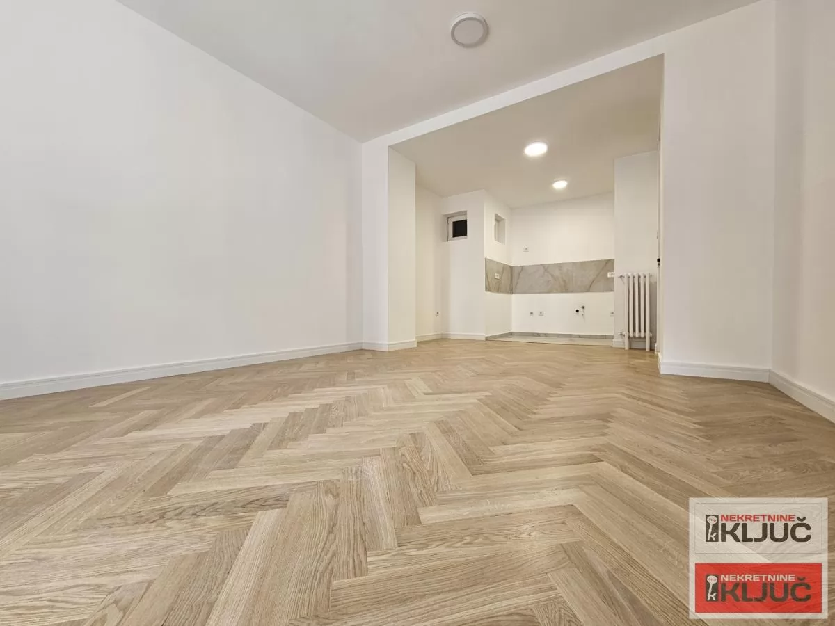 KOD IZVRŠNOG VEĆA, 75m2, Trosoban, Renoviran 2