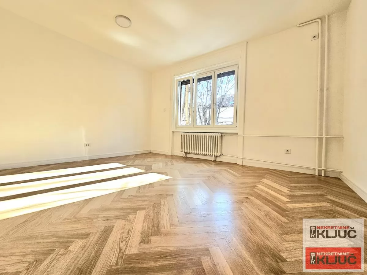 KOD IZVRŠNOG VEĆA, 85m2, Trosoban, Renoviran 1