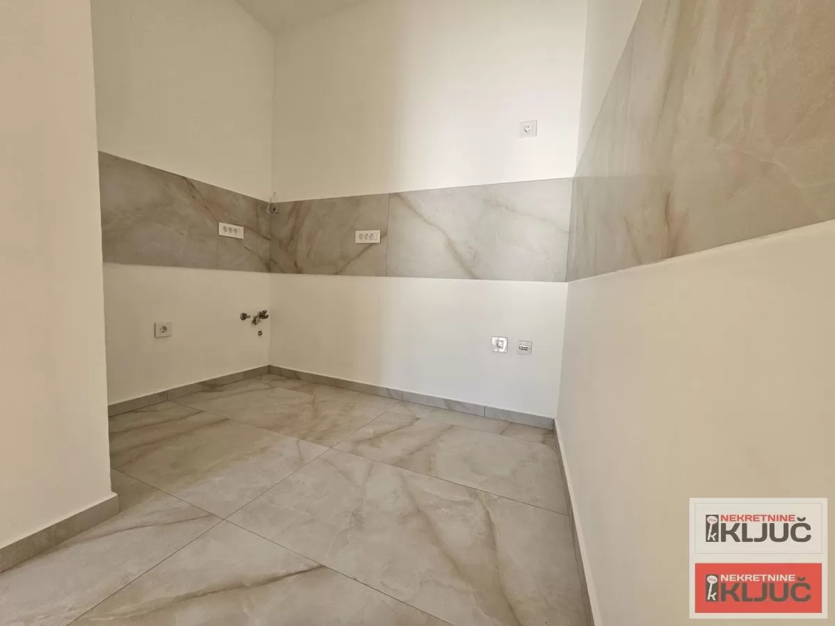 KOD IZVRŠNOG VEĆA, 85m2, Trosoban, Renoviran 11