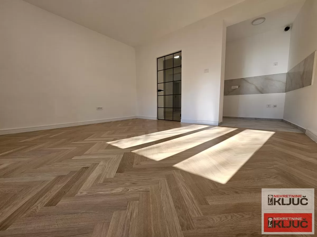 KOD IZVRŠNOG VEĆA, 85m2, Trosoban, Renoviran 2