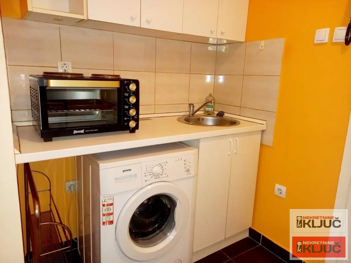 PODBARA IZDAJE SE NAMEŠTENA GARSONJERA 10