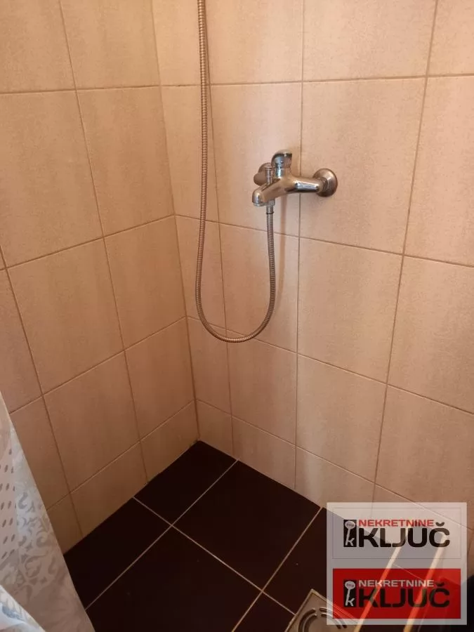 PODBARA IZDAJE SE NAMEŠTENA GARSONJERA 12