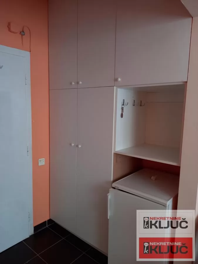 PODBARA IZDAJE SE NAMEŠTENA GARSONJERA 13