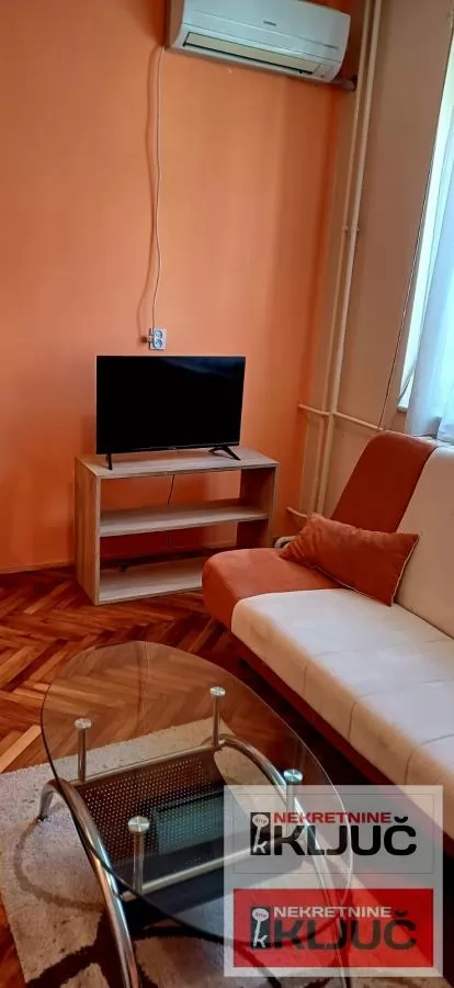 PODBARA IZDAJE SE NAMEŠTENA GARSONJERA 8