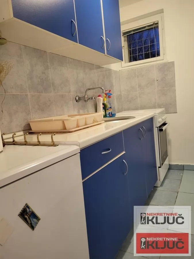 SPENS IZDAJE SE OPREMLJEN KANCELARIJSKI PROSTOR 10