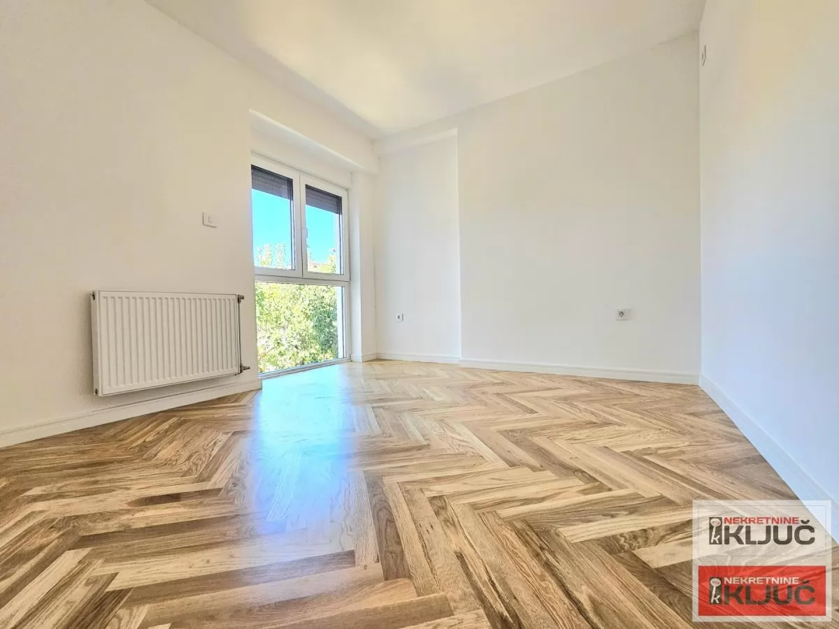 TELEP, 101m2, Četvorosoban sa 2 parking mesta, Vila 8