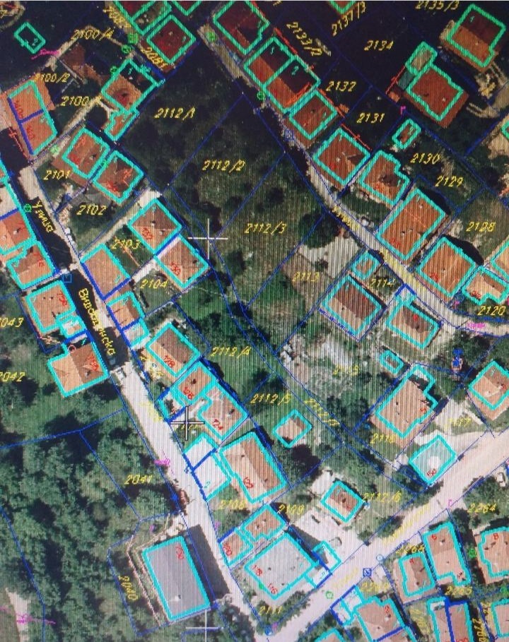 Prodajem gradjevinsko zemljiste u centru Uzica 1