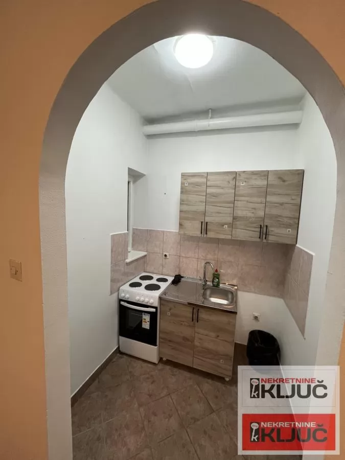 BULEVAR OSLOBOĐENJA IZDAJE SE DVOSOBAN NAMEŠTEN STAN 8