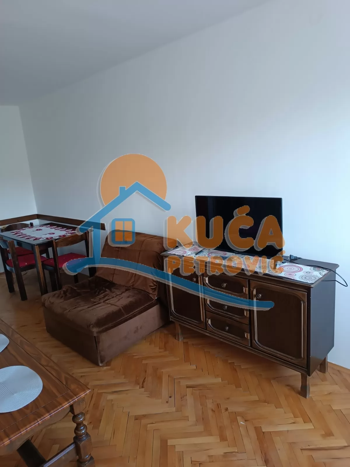 Jednosoban stan, 42 m2, Medicinski fakultet, Rentgenova ID: i-015336 2