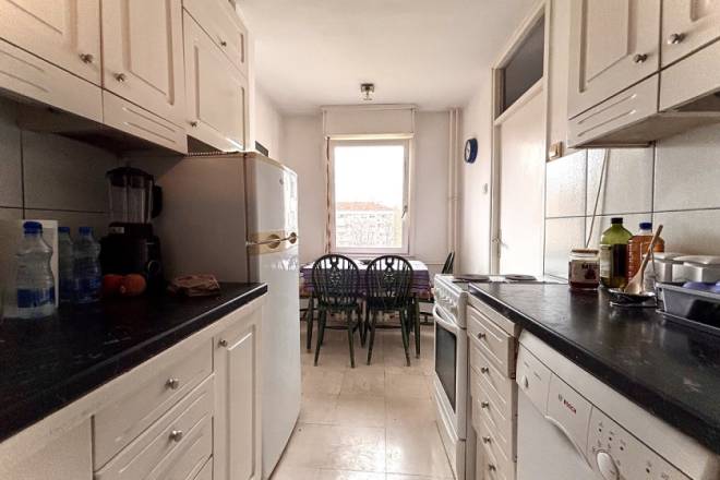 Prodajemo adaptibilan 3 0 stan u Bloku 34  86m2 2