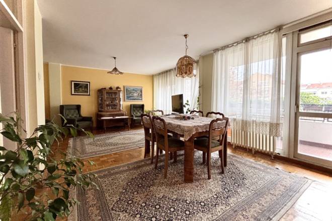 Prodajemo adaptibilan 3 0 stan u Bloku 34  86m2 3