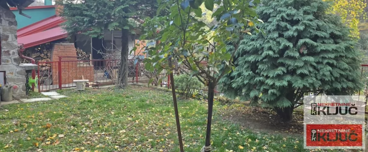 RAKOVAC, Vikendica 63m2 na placu 1400m2 24