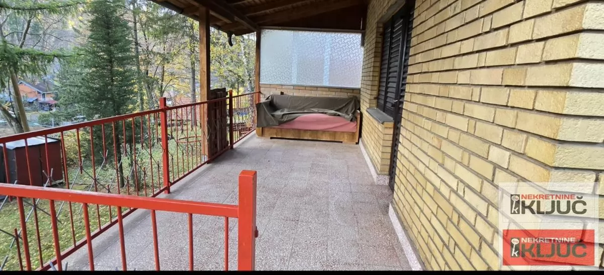 RAKOVAC, Vikendica 63m2 na placu 1400m2 50