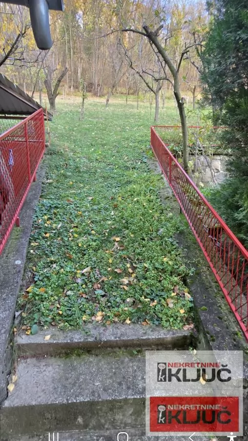 RAKOVAC, Vikendica 63m2 na placu 1400m2 52