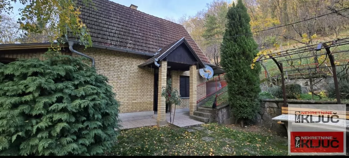 RAKOVAC, Vikendica 63m2 na placu 1400m2 53