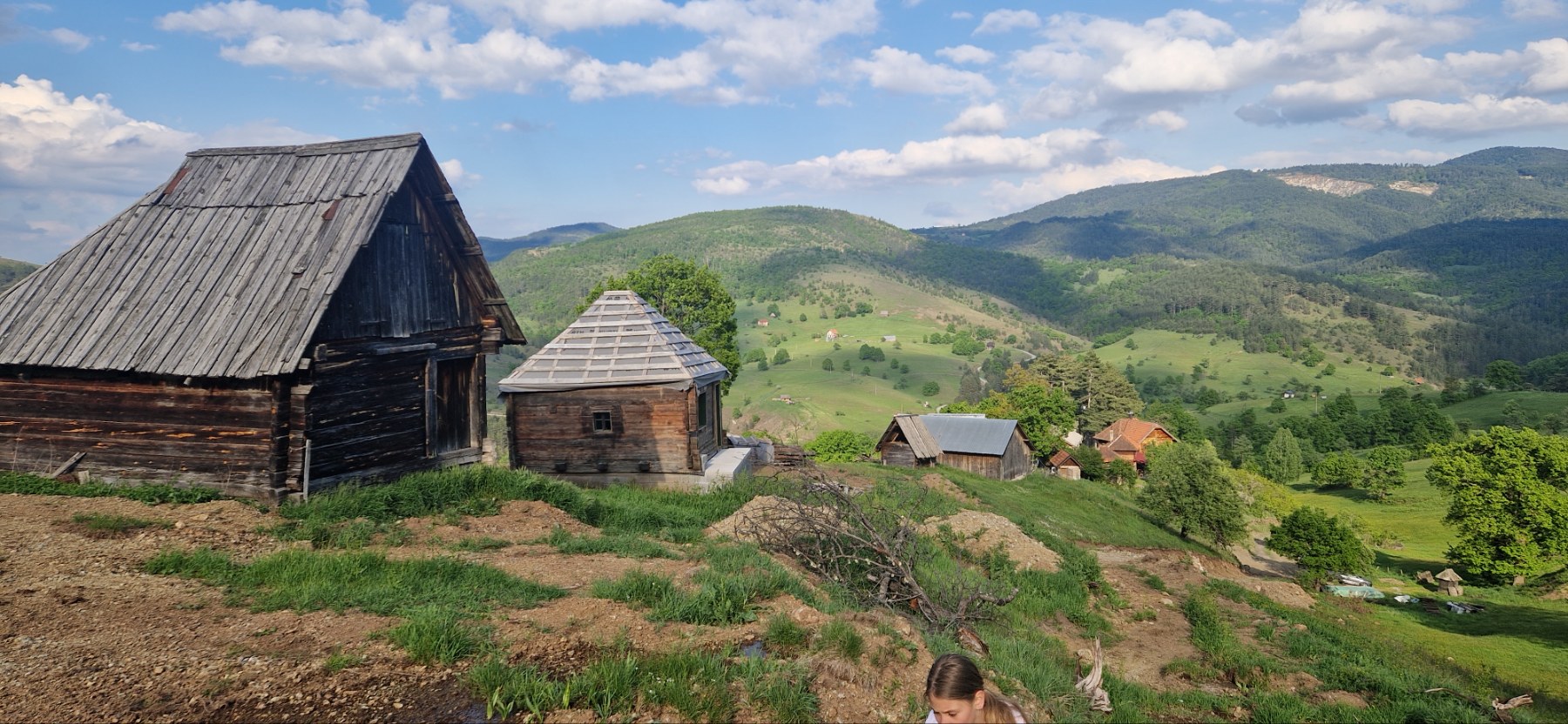 Prodajem plac sa brvnarama na Zlatiboru 1