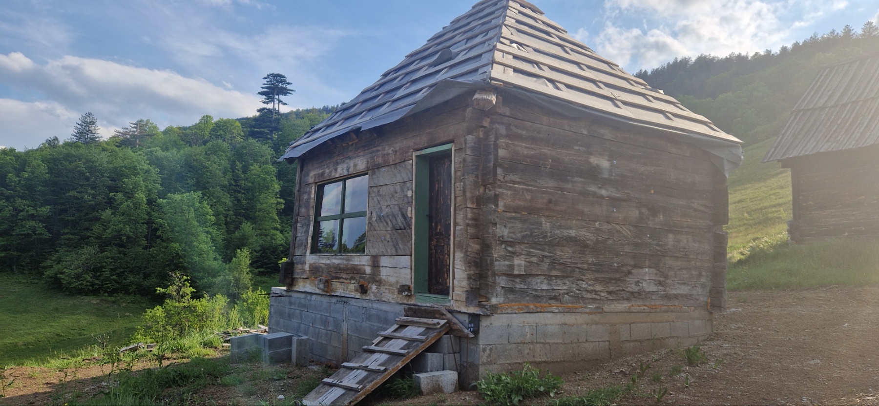 Prodajem plac sa brvnarama na Zlatiboru 2