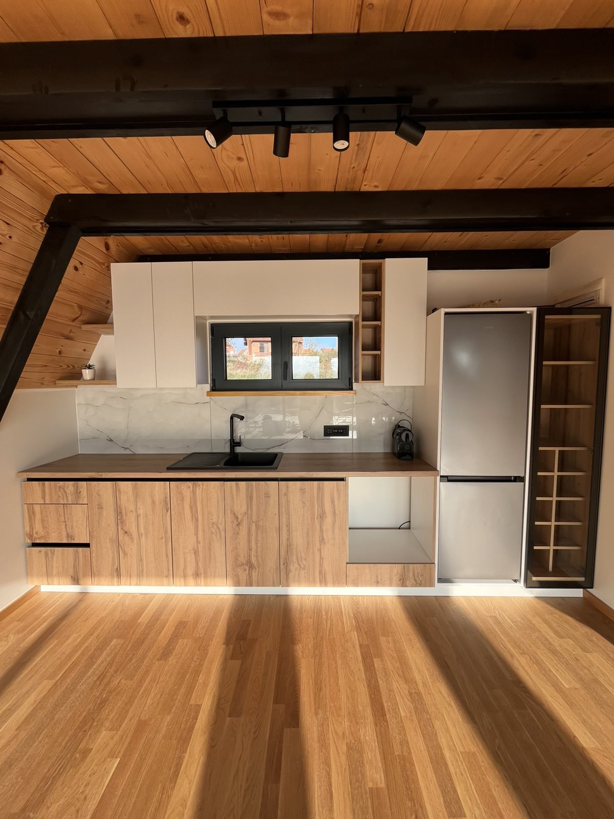 Na prodaju 2 A Frame kuce sa bazenima 2