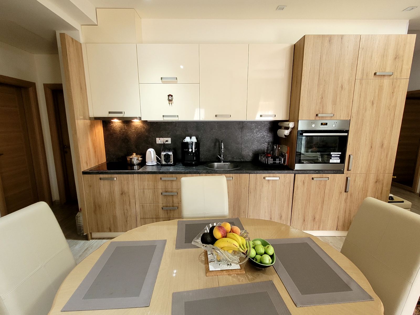 Prodaje se turistički objekat na Zlatiboru 3