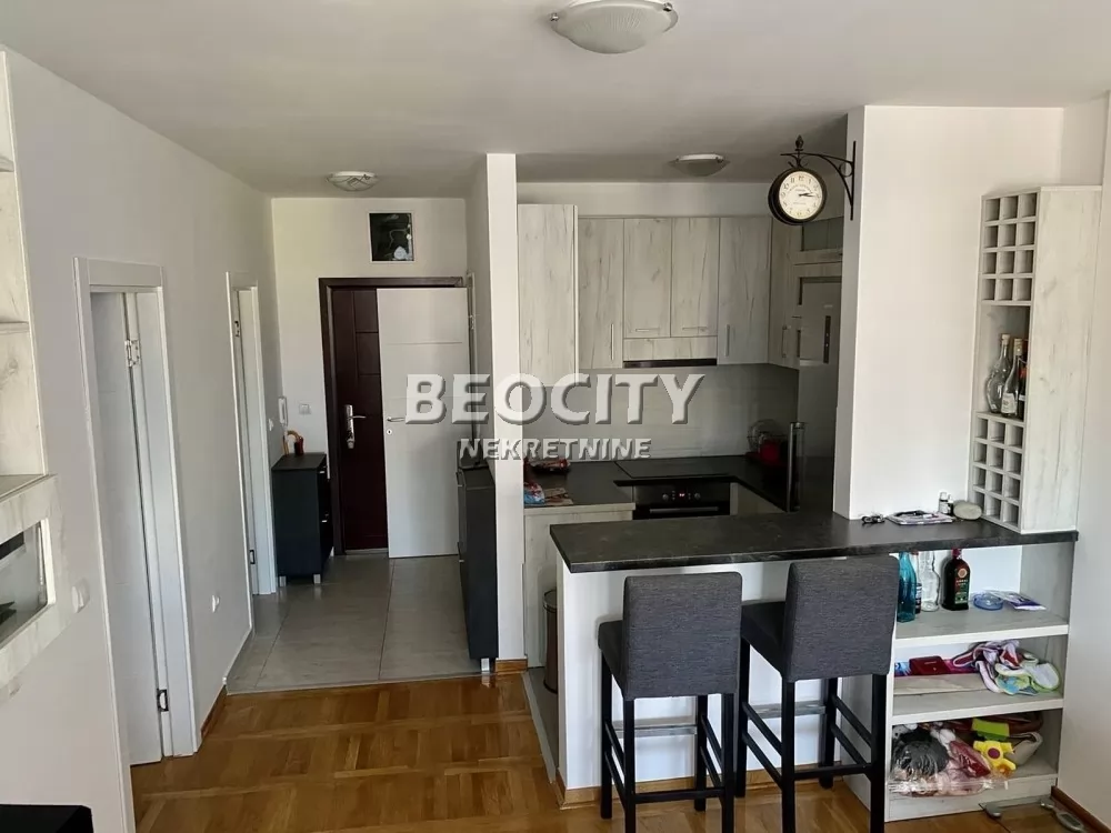 Dvosoban stan, 50 m2, Grbavica, Bulevar Cara Lazara ID: 84022 2