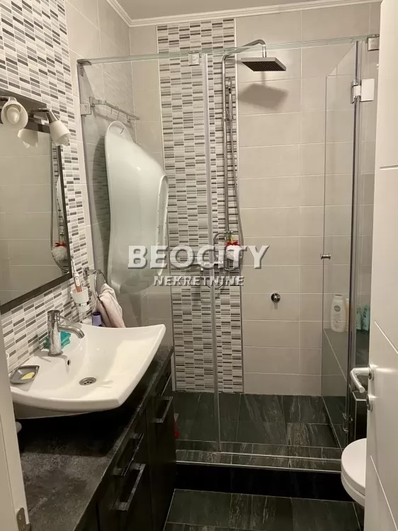 Dvosoban stan, 50 m2, Grbavica, Bulevar Cara Lazara ID: 84022 6