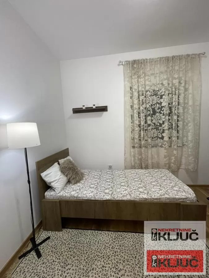 PETROVARADIN, 31m2, Jednoiposoban, Namešten 10