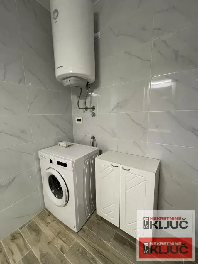 PETROVARADIN, 31m2, Jednoiposoban, Namešten 12