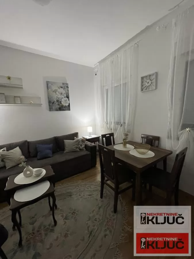 PETROVARADIN, 31m2, Jednoiposoban, Namešten 3