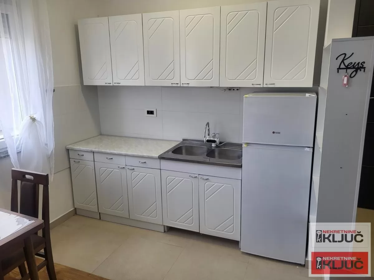 PETROVARADIN, 31m2, Jednoiposoban, Namešten 6