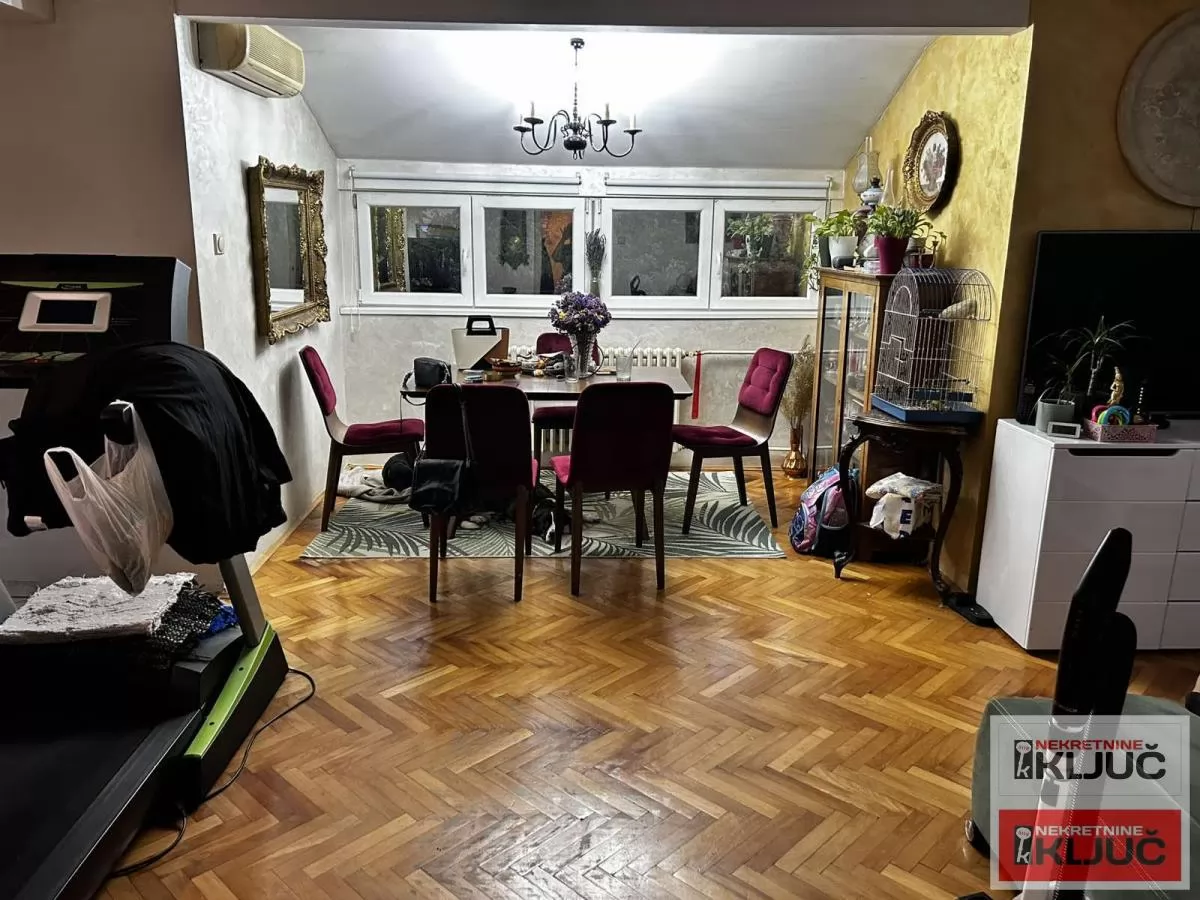 SAJMIŠTE, 99m2, Troiposoban, Polunamešten 1