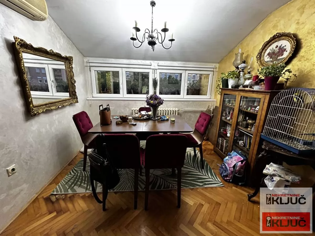 SAJMIŠTE, 99m2, Troiposoban, Polunamešten 5