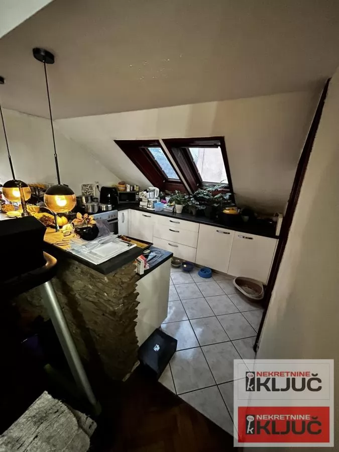 SAJMIŠTE, 99m2, Troiposoban, Polunamešten 7