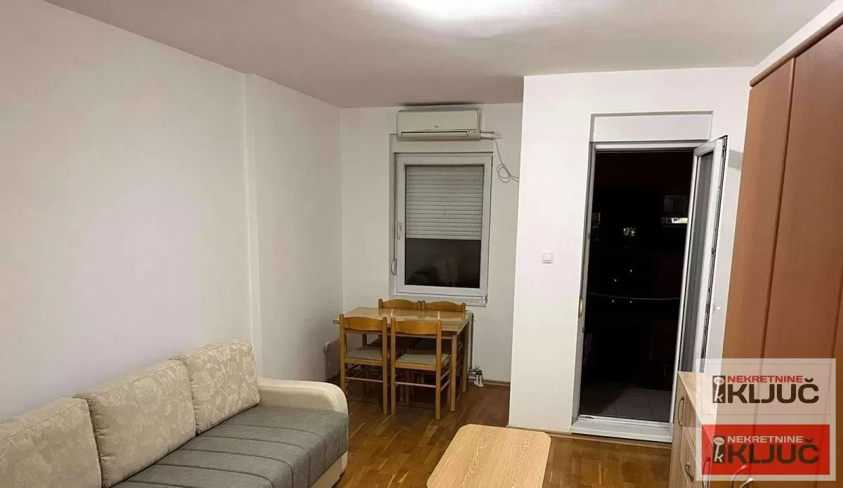 Dobra garsonjera na Novoj Detelinari 1