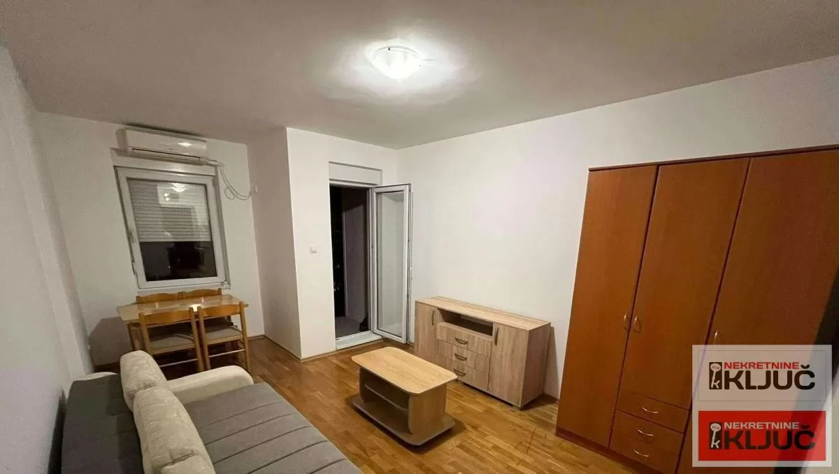 Dobra garsonjera na Novoj Detelinari 2