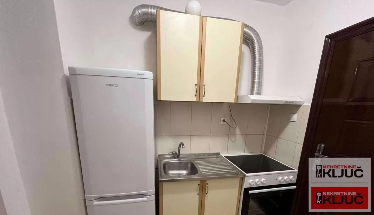 Dobra garsonjera na Novoj Detelinari 3