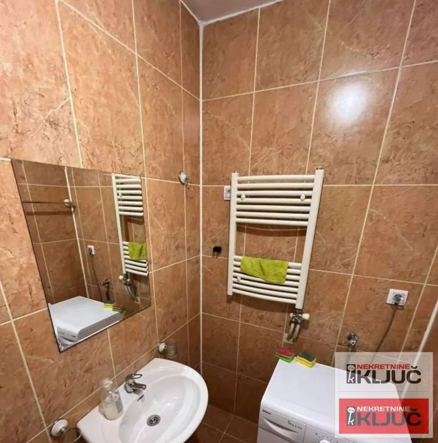 Dobra garsonjera na Novoj Detelinari 5