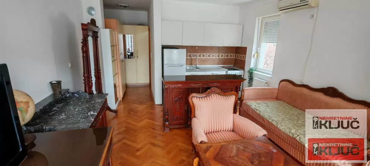 Izdaje se garsonjera u blizini Spensa 5