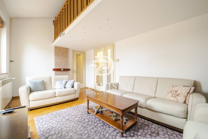 Izdajemo odličan 4 0 stan  kalenić pijaca  110m2 1