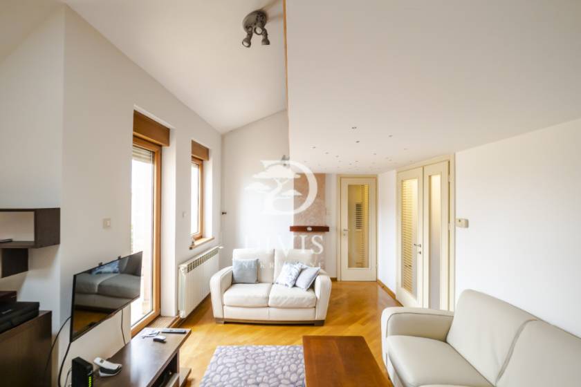 Izdajemo odličan 4 0 stan  kalenić pijaca  110m2 2