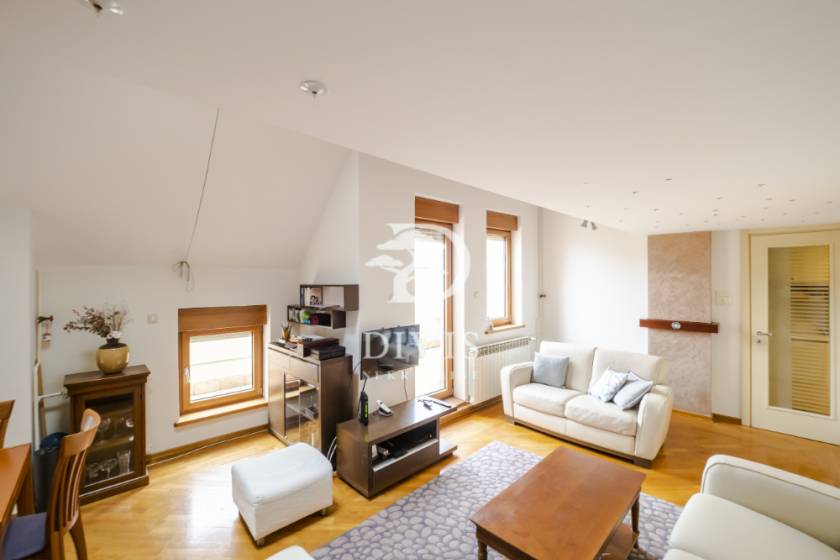 Izdajemo odličan 4 0 stan  kalenić pijaca  110m2 3